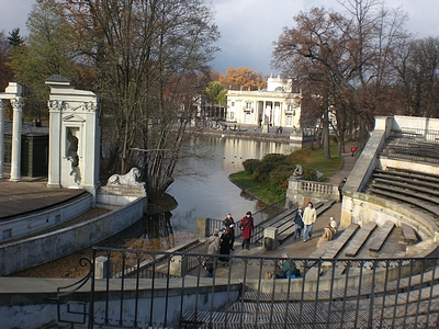 Lazienki Palast und Theater auf dem Wasser